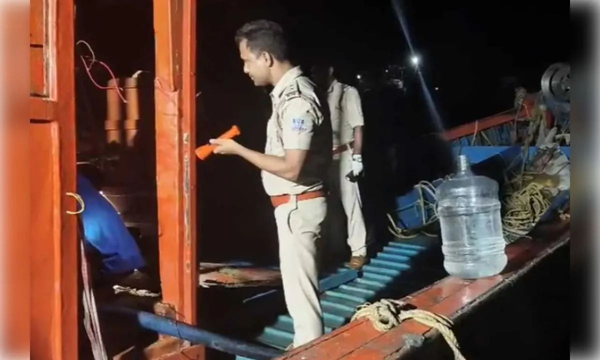समुद्र में पलटे ट्रॉलर हादसे में 9 की मौत, 6 मछुआरों की तलाश जारी; प्रशासन ने बढ़ाया रेस्क्यू अभियान