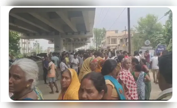 नालंदा: तेज रफ्तार ई-रिक्शा की टक्कर से युवक की मौत, विरोध में ग्रामीणों ने लगाया जाम