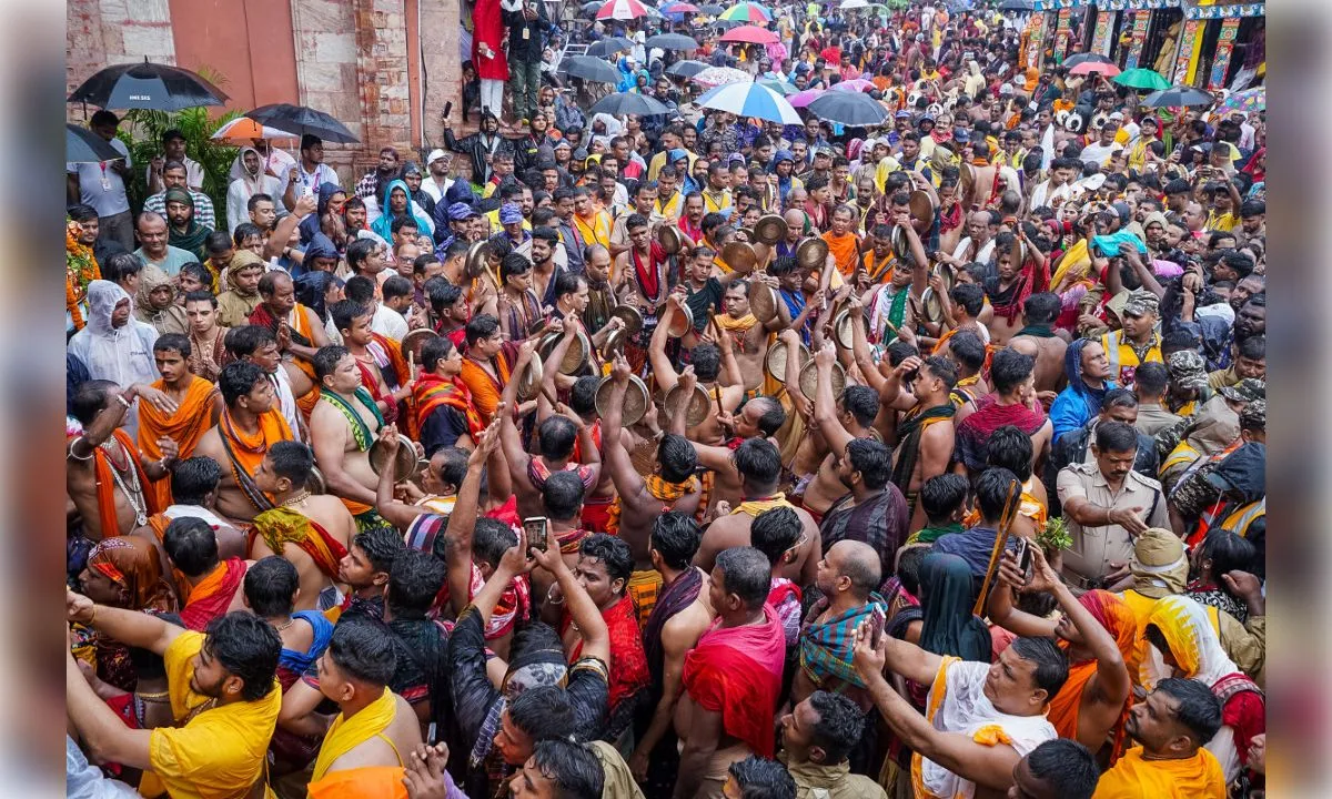 पुरी रथ यात्रा : पहंडी अनुष्ठान के साथ भगवान जगन्नाथ की भव्य यात्रा का शुभारंभ