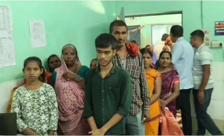 भागलपुर: अस्पताल में डॉक्टरों की कमी से मरीज बेहाल, घंटों लाइन में लगने को मजबूर