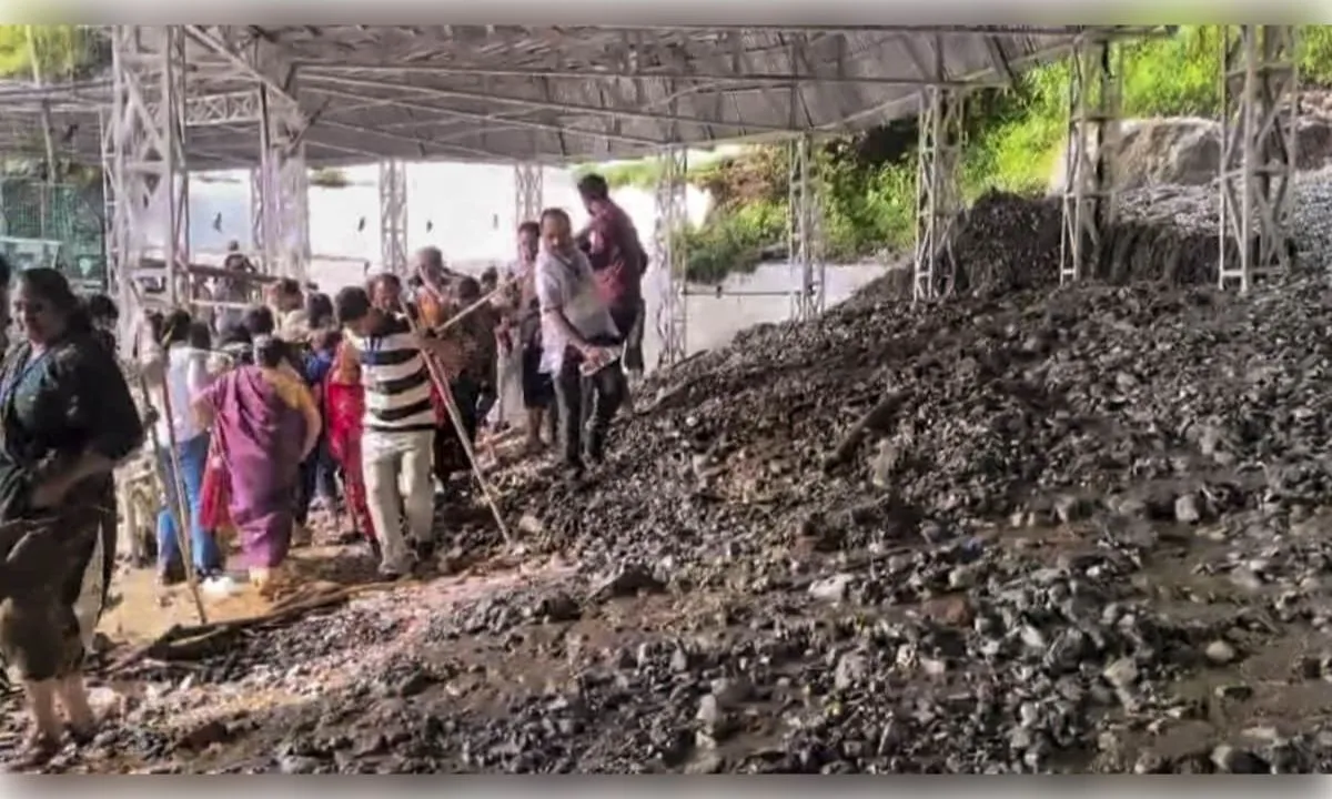 जम्मू-कश्मीर में तेज बारिश का कहर, वैष्णो देवी यात्रा मार्ग पर भूस्खलन, बैटरी कार सेवा अस्थायी रूप से बंद