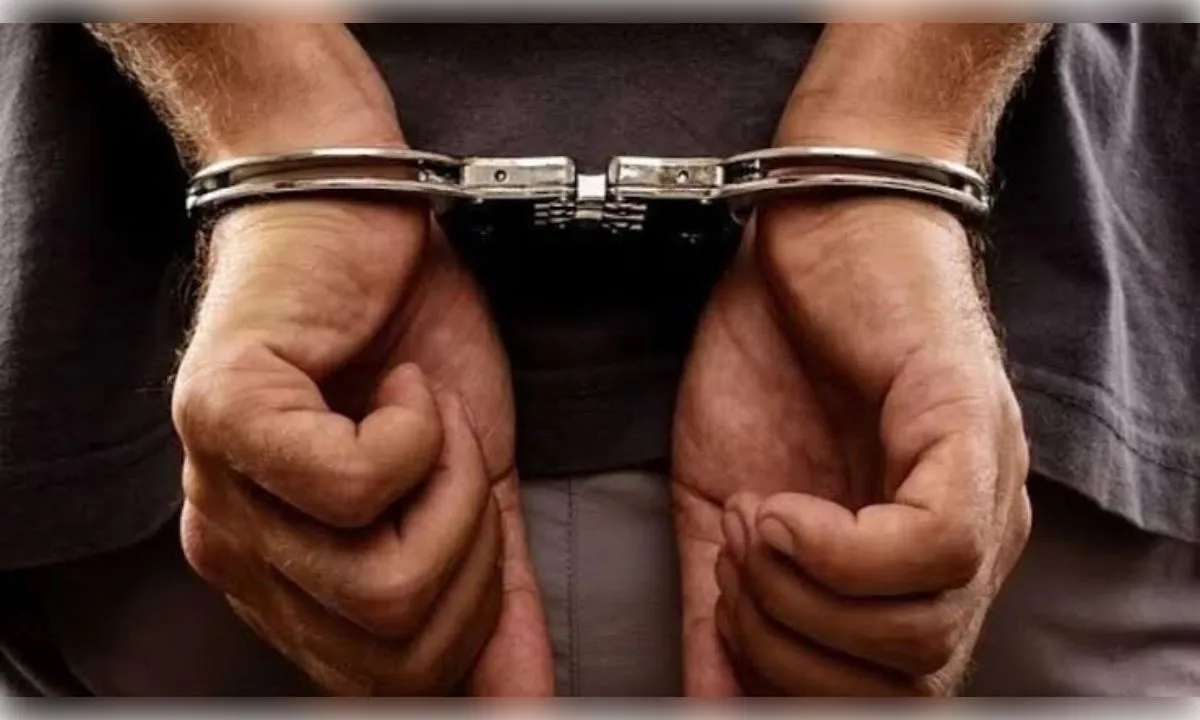 नोएडा में लोन दिलाने के नाम पर ठगी करने वाले कॉल सेंटर का भंडाफोड़, पांच आरोपी गिरफ्तार