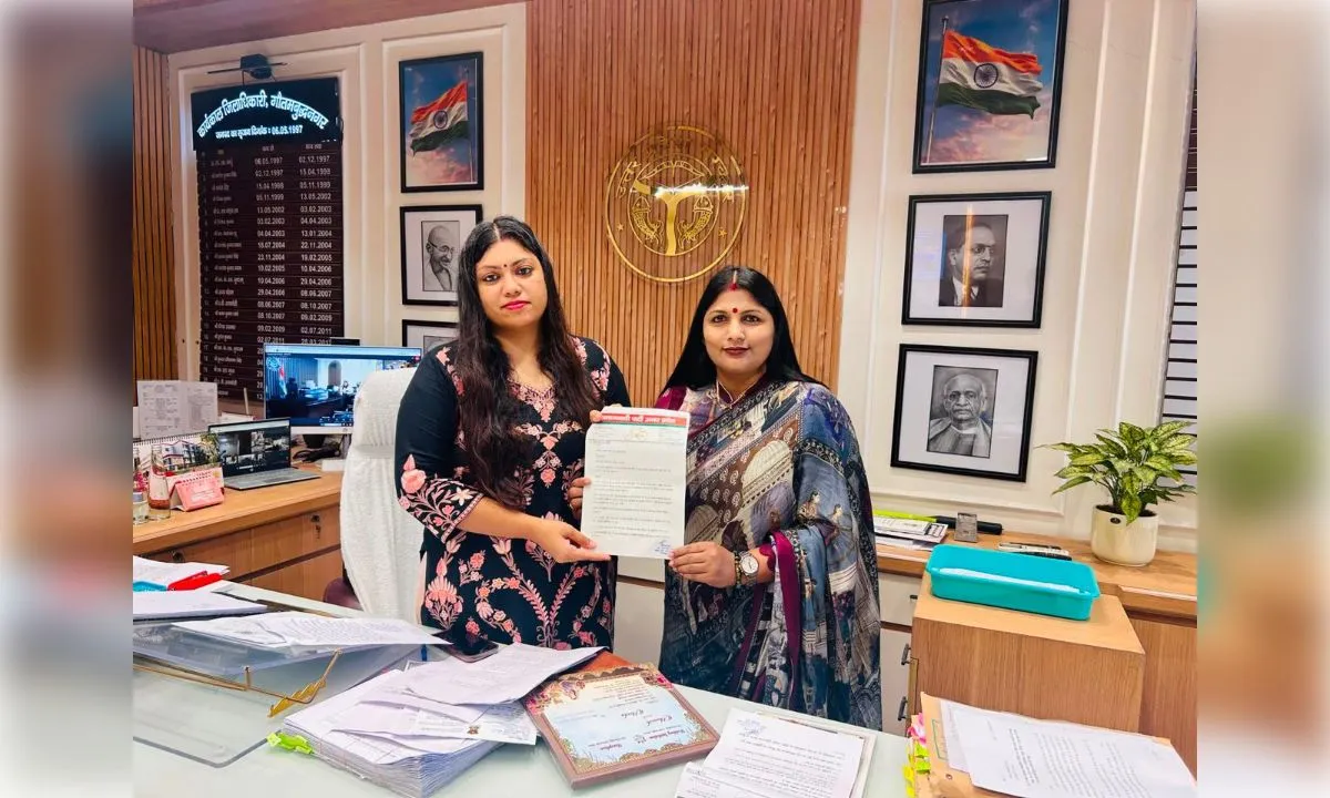 ग्रेटर नोएडा वेस्ट की समस्याओं को लेकर सपा महिला सभा ने डीएम को सौंपा ज्ञापन
