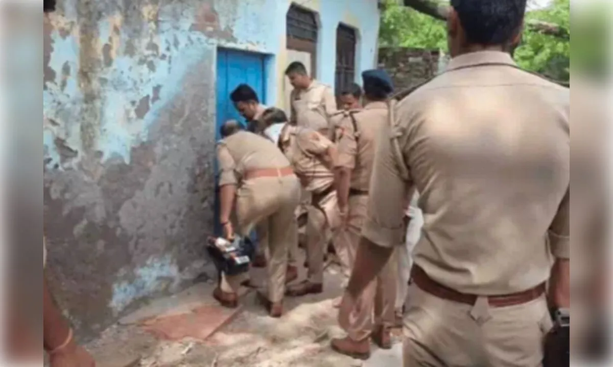 बंद मकान से दुर्गंध आने पर पुलिस को दी सूचना... ताला तोड़ा तो निकला शव