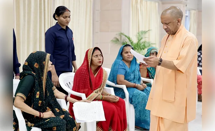  नर सेवा को नारायण सेवा मानकर 25 करोड़ प्रदेशवासियों के हित के लिए कार्य कर रही सरकार : याेगी