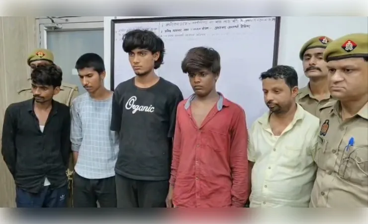 रेलवे स्टेशन और भीड़भाड़ वाले इलाकों में मोबाइल चोरी करने वाले पांच शातिर गिरफ्तार