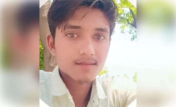  महोबा: राष्ट्रीय राजमार्ग पर बाइक और कार की भिड़ंत में चाचा-भतीजी की मौत