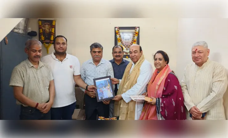 बिहार के राज्यपाल लेफ्टिनेंट जनरल सैयद अता हसनैन काशी में गंगा आरती देख अभिभूत हुए