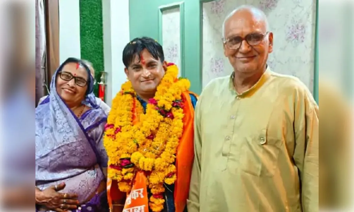 तेज रफ्तार ट्रक ने बाइक को कुचला, बेटे का जन्मदिन मनाने जा रहे दंपती की मौत