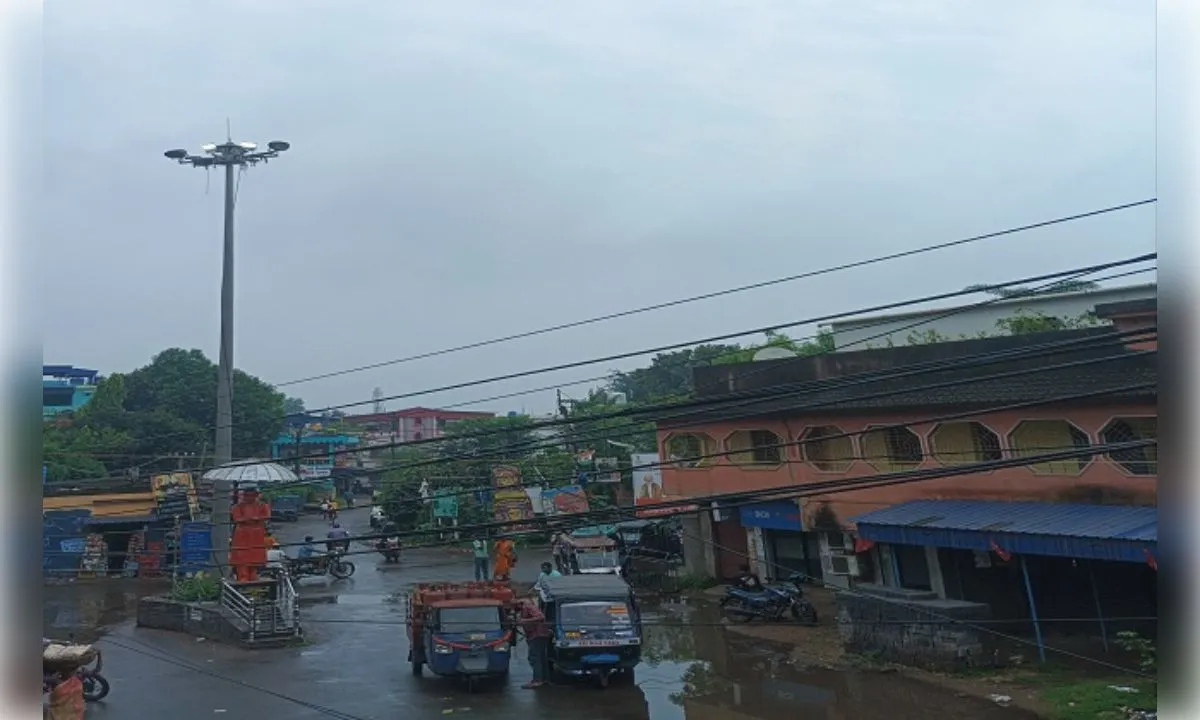 पश्चिम बंगाल: कई जिलों में बारिश के आसार, उत्तर बंगाल में भारी वर्षा की चेतावनी