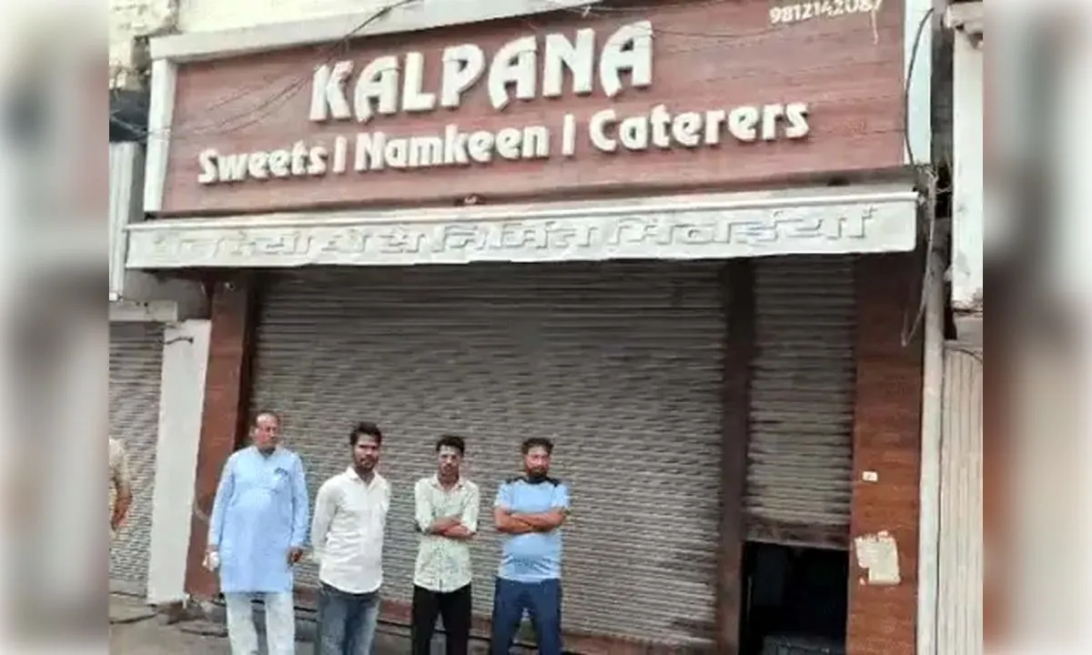 दर्दनाक हादसा: लिफ्ट में फंसकर हलवाई की मौत, हादसे को पिता ने बताया हत्या