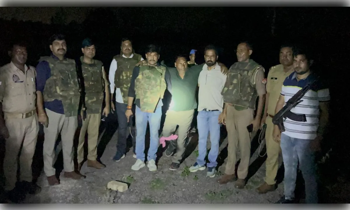 चोरी-नकबजनी के आरोपियों से पुलिस की मुठभेड़, पैर में गोली लगने से बदमाश घायल