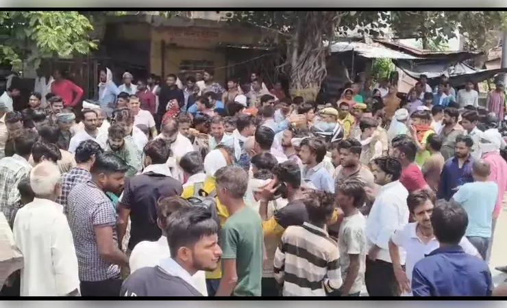 औरैया : डंपर ने बाइक सवार सेवानिवृत्त सैन्य कर्मी को रौंदा, मौत