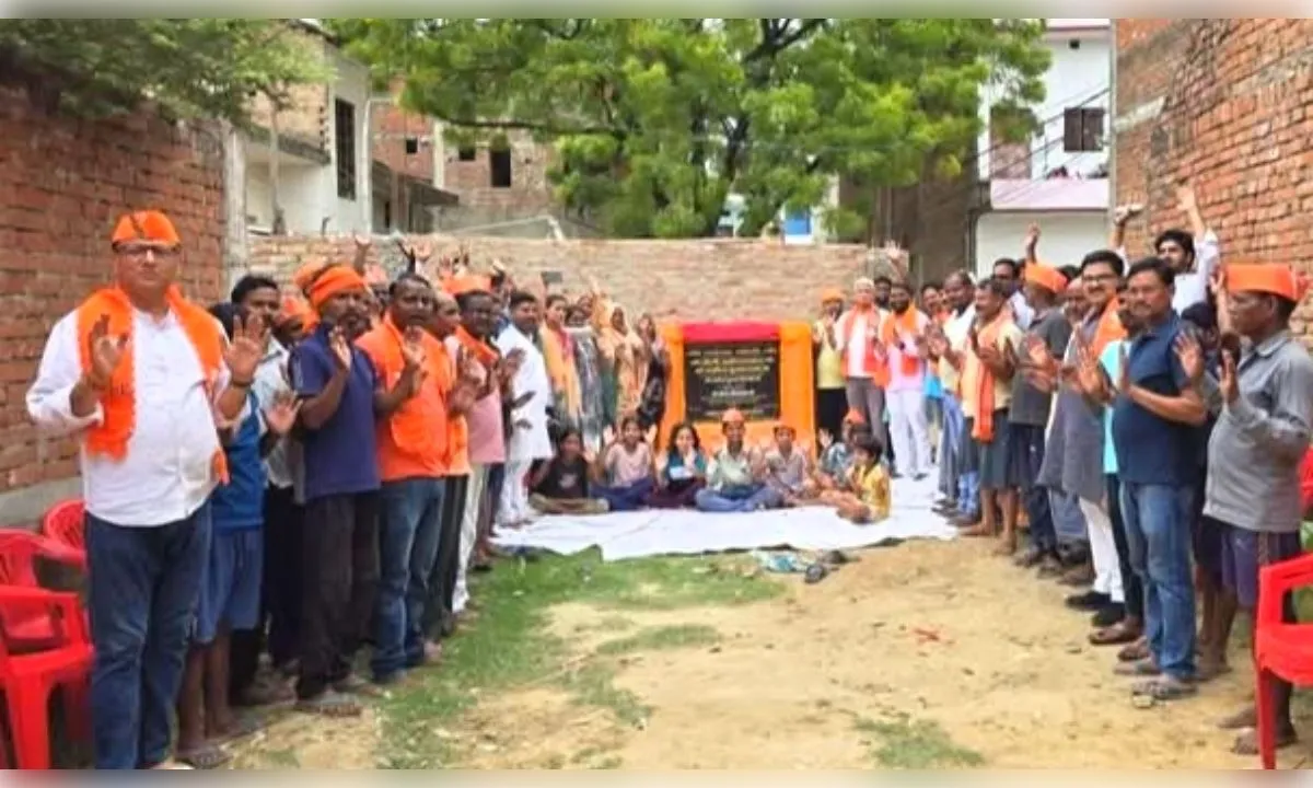 वाराणसी: बस्ती को मिलेगी नई सड़क, विधायक ने इंटरलॉकिंग सड़क का किया शिलान्यास