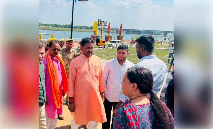 सीएम योगी करेंगे महान विभूतियों की प्रतिमाओं का अनावरण, डीएम एवं महापौर ने किया निरीक्षण