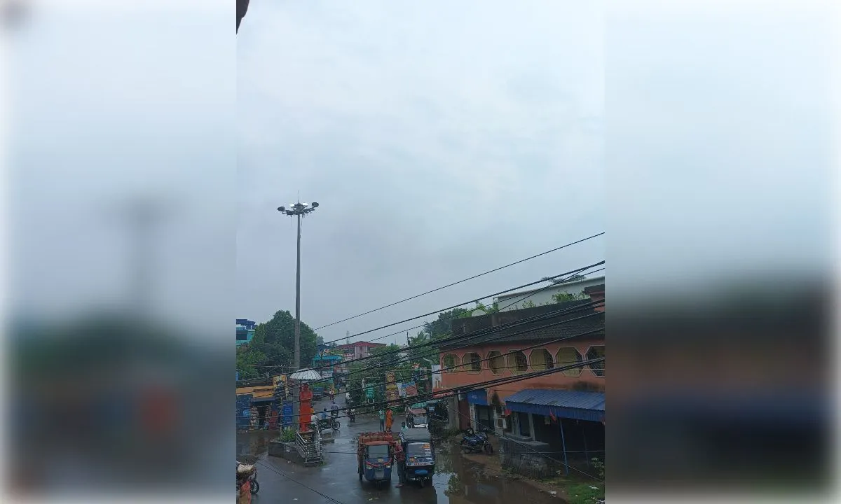 पश्चिम बंगाल में मानसून का जोर, कई जिलों में भारी बारिश का अलर्ट; जनजीवन प्रभावित