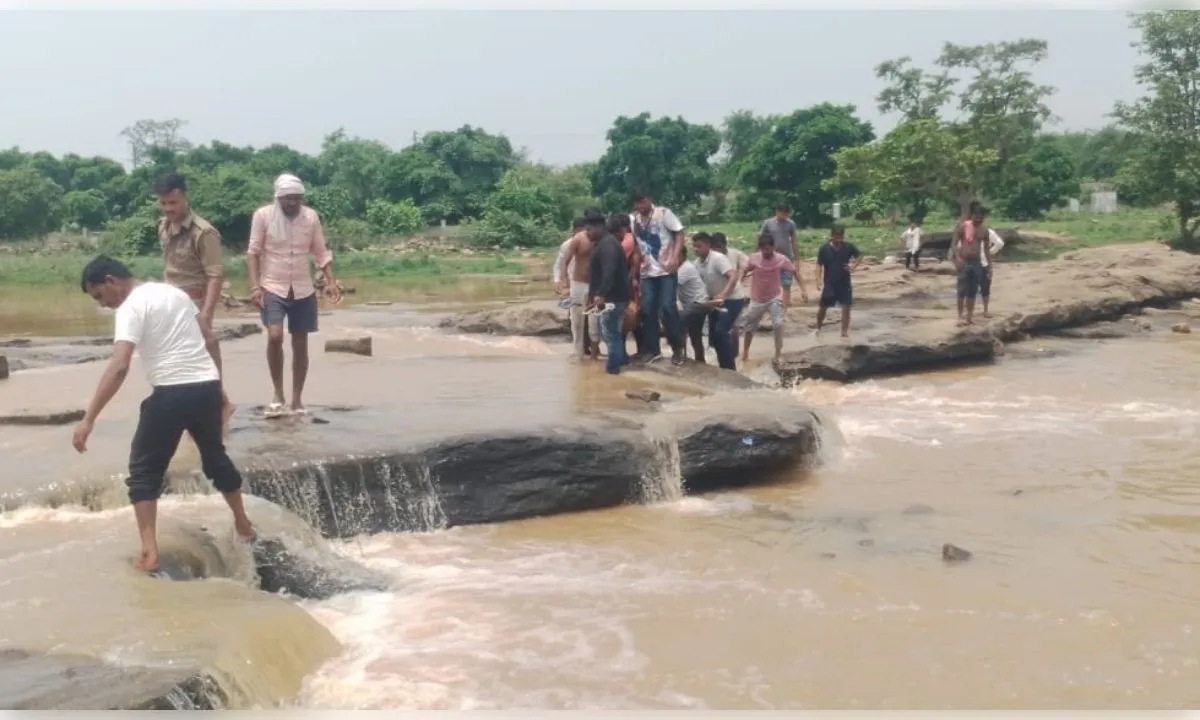 सिद्धनाथ की दरी में डूबने से वाराणसी के युवक की मौत, गोताखोरों ने निकाला शव