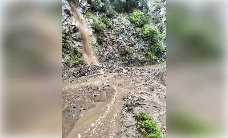 हिमाचल में मानसून ने दी दस्तक, भूस्खलन से 35 सड़कें बंद, लाहौल-स्पीति यात्रा टालने की सलाह