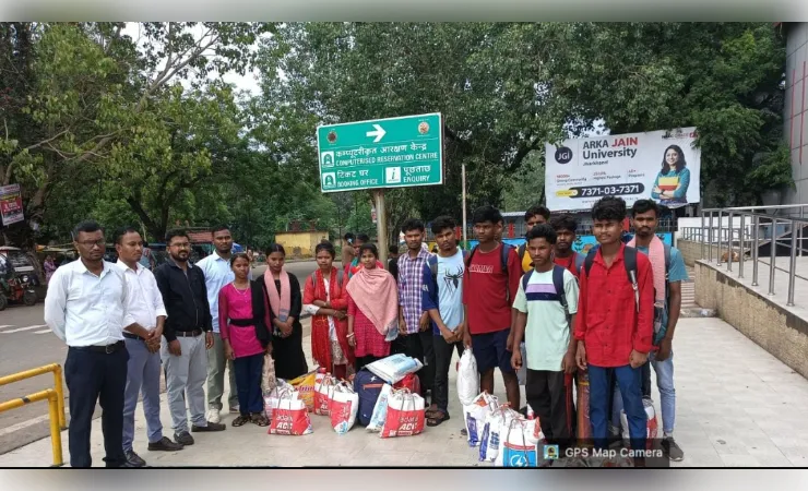 तमिलनाडु गैस रिसाव : पश्चिमी सिंहभूम के 14 श्रमिक सकुशल लौटे, प्रशासन ने किया स्वागत