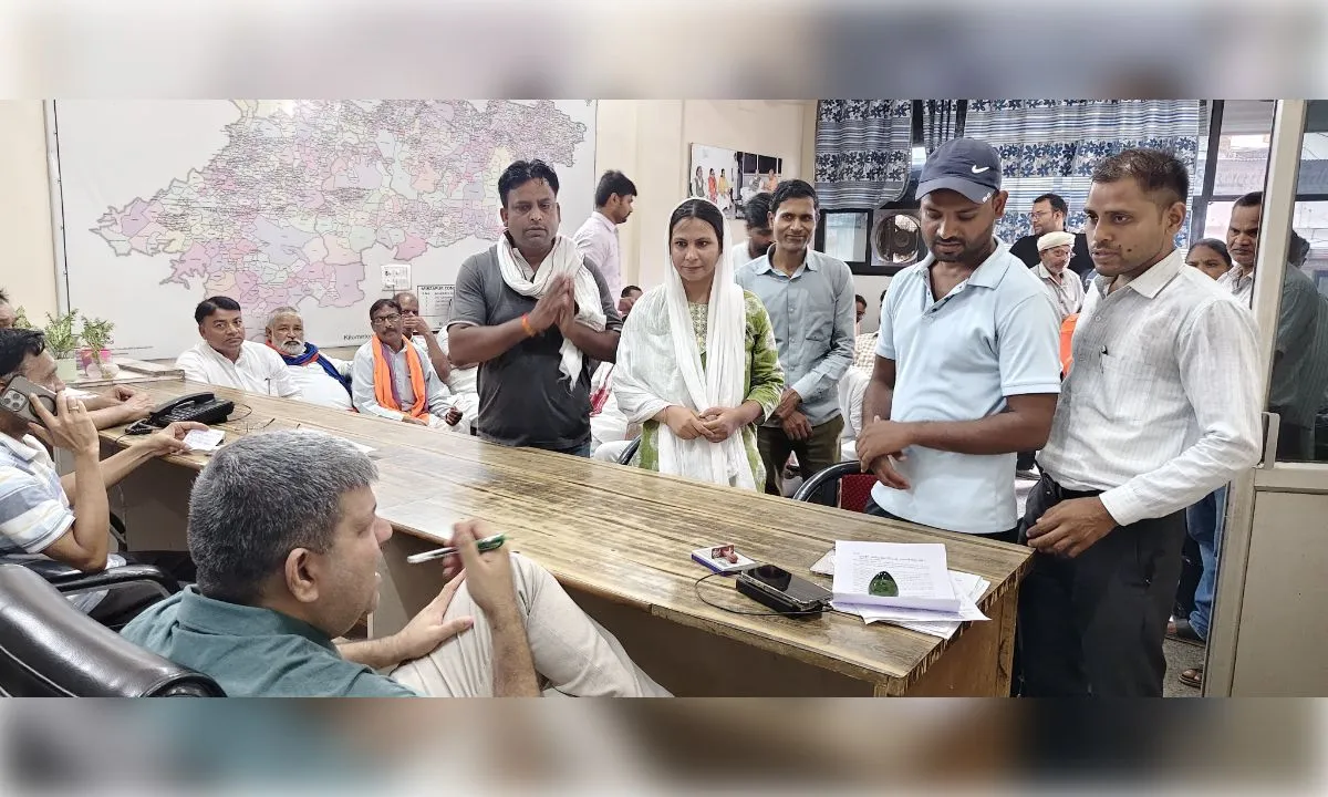 'जनसंवाद' में समस्याएं लेकर पहुंचे ​फरियादी, मंत्री ने दिया जल्द निस्तारण का आश्वासन