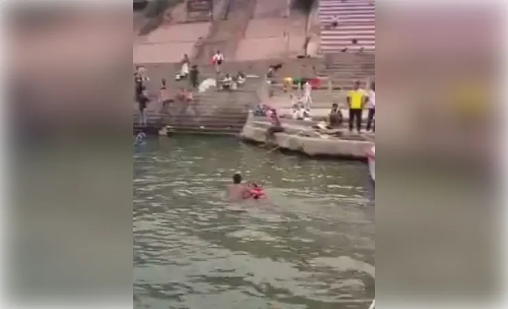 बिहार के युवक को गंगा नदी में डूबते हुए एनडीआरएफ ने बचाया