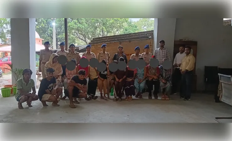 सीवान: आर्केस्ट्रा ग्रुपों पर छापेमारी, 3 नाबालिग समेत 11 लड़कियां रेस्क्यू; दो संचालक गिरफ्तार