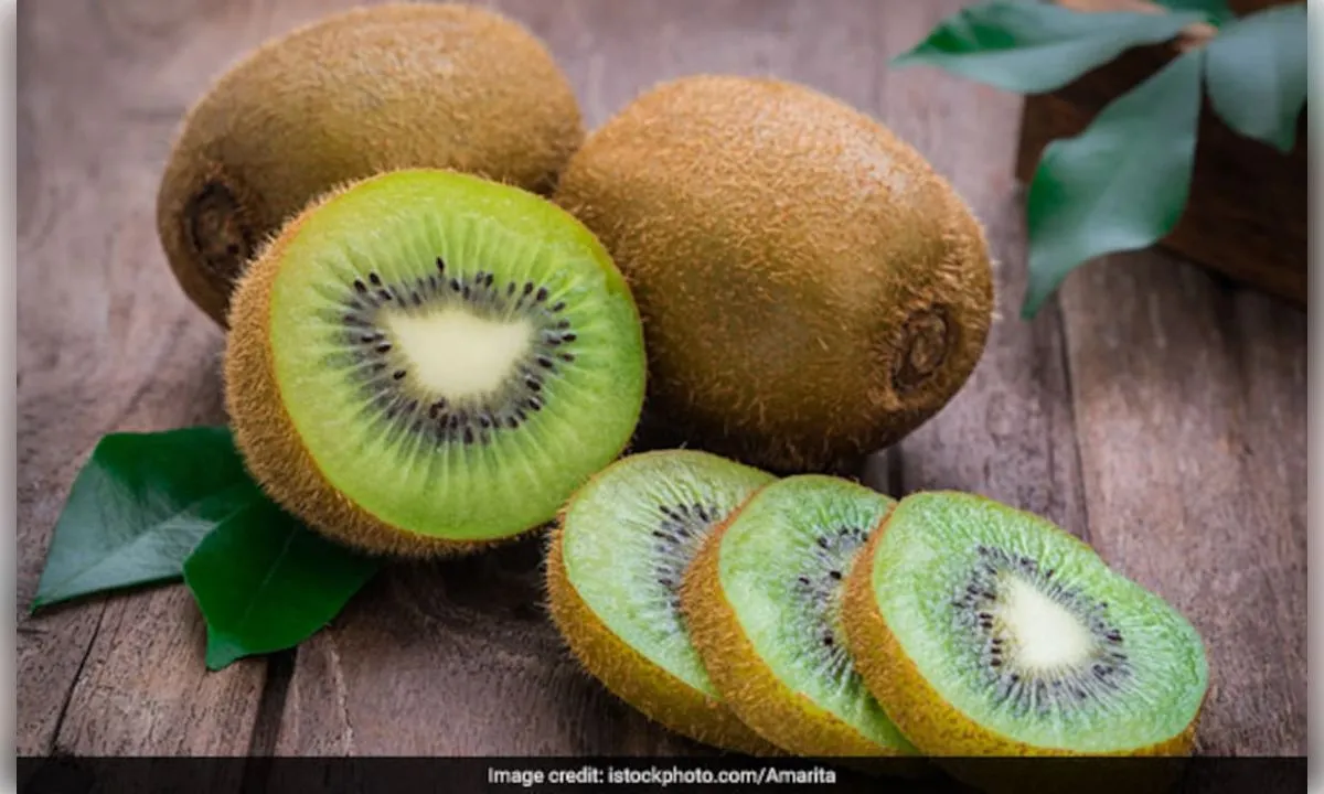 रात में सोने से पहले दो कीवी खाने से क्या होता है? 