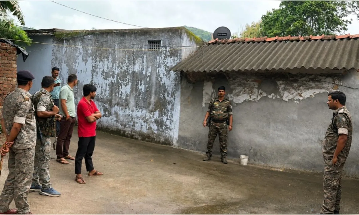 के.के. पॉलिटेक्निक–उप डाकघर घोटाला: लोयाबाद में ईडी की दबिश, आरोपित फरार