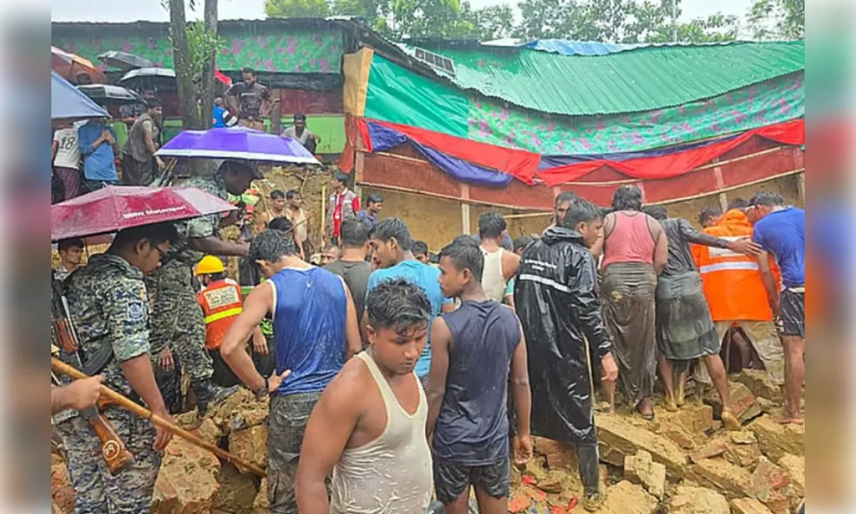 ढाका: रोहिंग्या कैंप के मदरसे पर मलबा गिरने से मचा मातम, 8 की दर्दनाक मौत