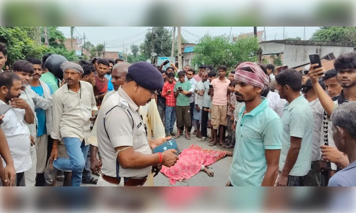 सुपौल: ट्रक की चपेट में आने से बाइक सवार युवक की मौत, परिजनों में मचा कोहराम 