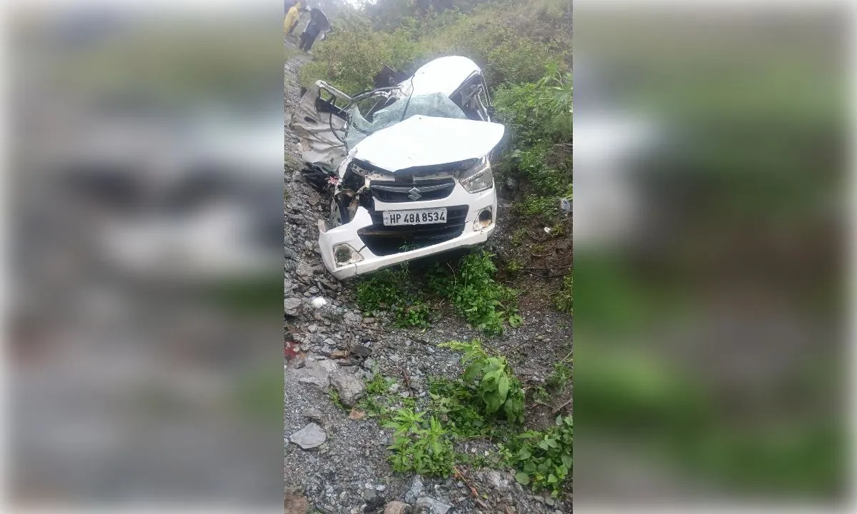 चंबा में दर्दनाक सड़क हादसा: खाई में गिरी कार, एक ही परिवार के पांच लोगों की मौत