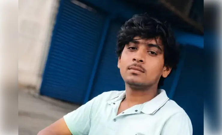 आरआरसी सेंटर पर फंदे से लटका मिला नोएडा से लौटे युवक का शव, मचा कोहराम