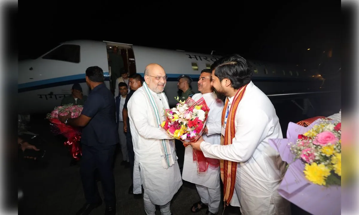 पश्चिम बंगाल के तीन दिवसीय दौरे पर सिलीगुड़ी पहुंचे अमित शाह, मुख्यमंत्री ने किया स्वागत