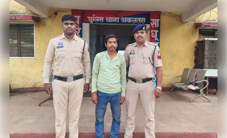 पुरानी रंजिश में घर में घुसकर महिला से मारपीट और जान से मारने की धमकी, गिरफ्तार