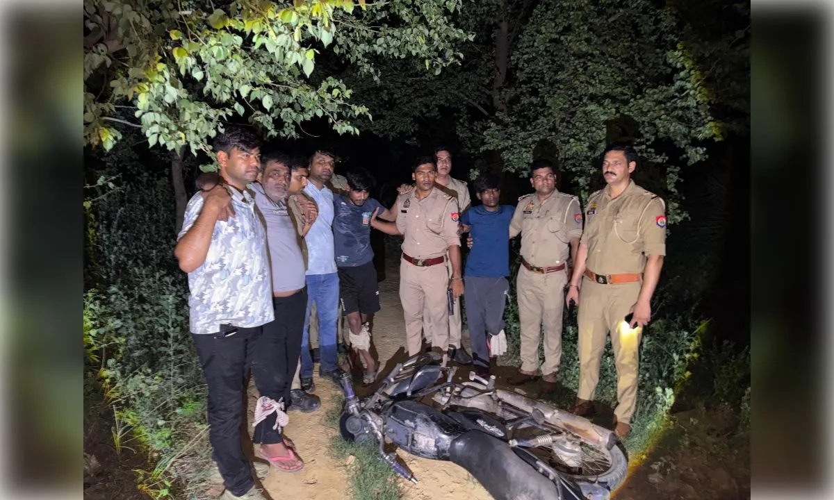 बिजली तार चोरी कर भाग रहे तीन बदमाशों से पुलिस की मुठभेड़ में गिरफ्तार