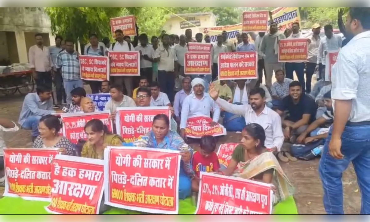एससीईआरटी कार्यालय के बाहर सहायक शिक्षक भर्ती अभ्यर्थियों ने दिया धरना