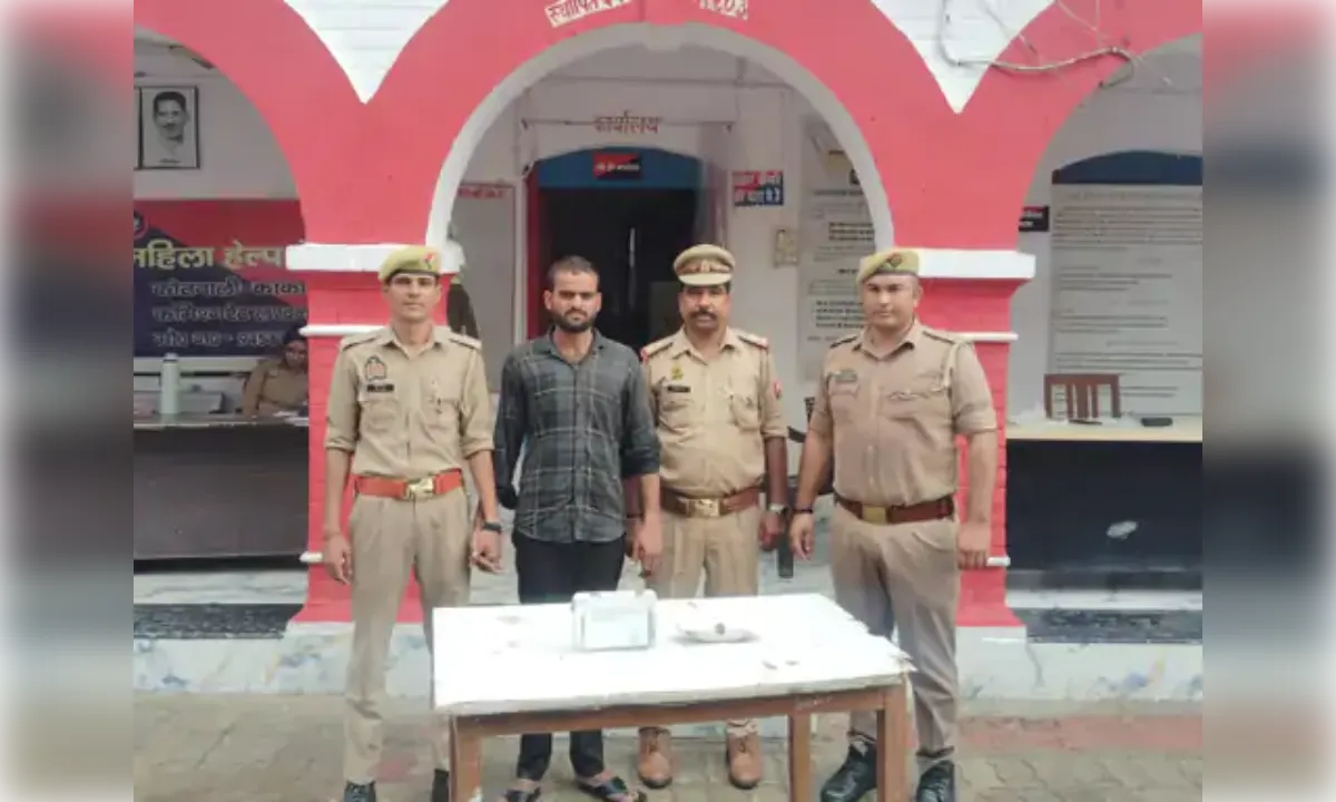 मोबाइल-पैसों के लालच में दोस्त ने की थी ई-रिक्शा चालक की हत्या, आरोपी गिरफ्तार 