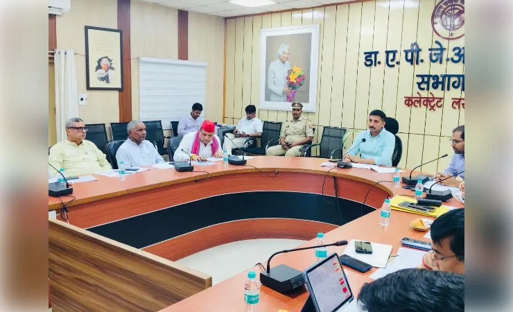 मतदेय स्थलों को लेकर राजनीतिक दलों के प्रतिनिधियों के साथ की बैठक