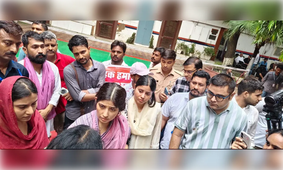 शिक्षा व्यवस्था में पारदर्शिता की मांग को लेकर जंतर-मंतर पहुंचे युवा पार्षद