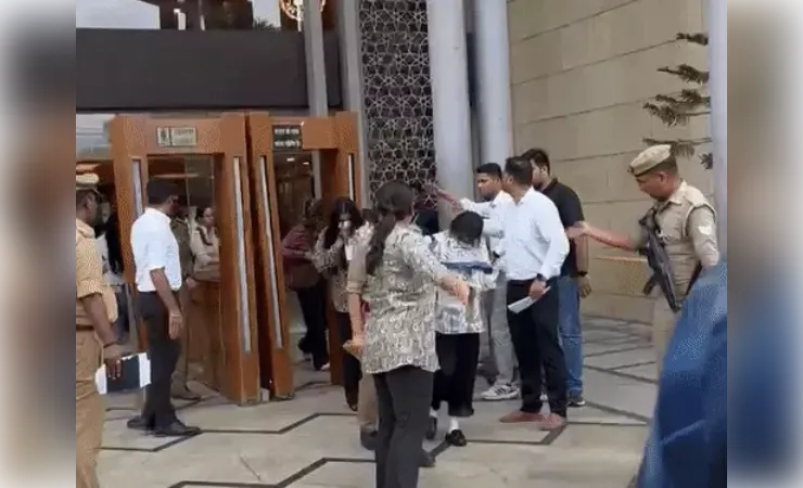 समिट बिल्डिंग में पकड़ी गईं 35 से अधिक लड़कियां, ठगी का चल रहा था बड़ा खेल