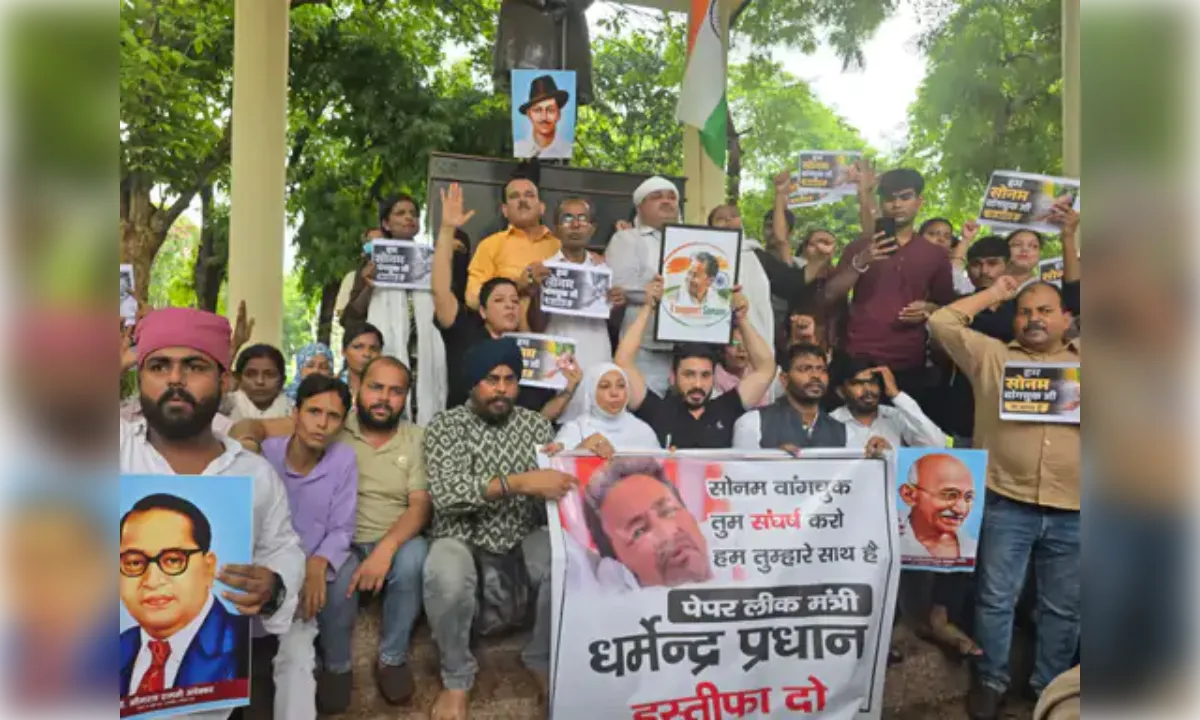 सोनम वांगचुक के समर्थन में ‘आप’ के साथ वकील सड़क पर उतरे