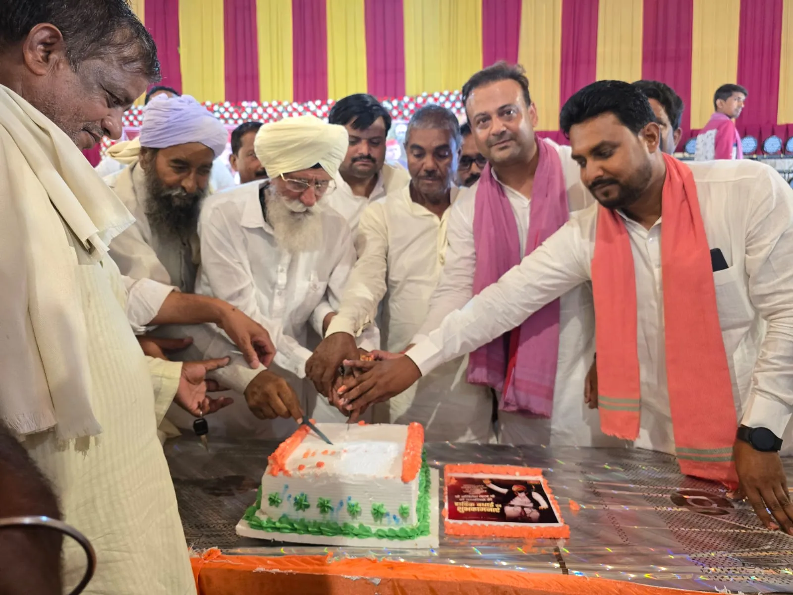 अखिलेश यादव के जन्मदिन पर सपा कार्यकर्ताओं ने किया पौधरोपण का संकल्प, पर्यावरण संरक्षण का दिया संदेश