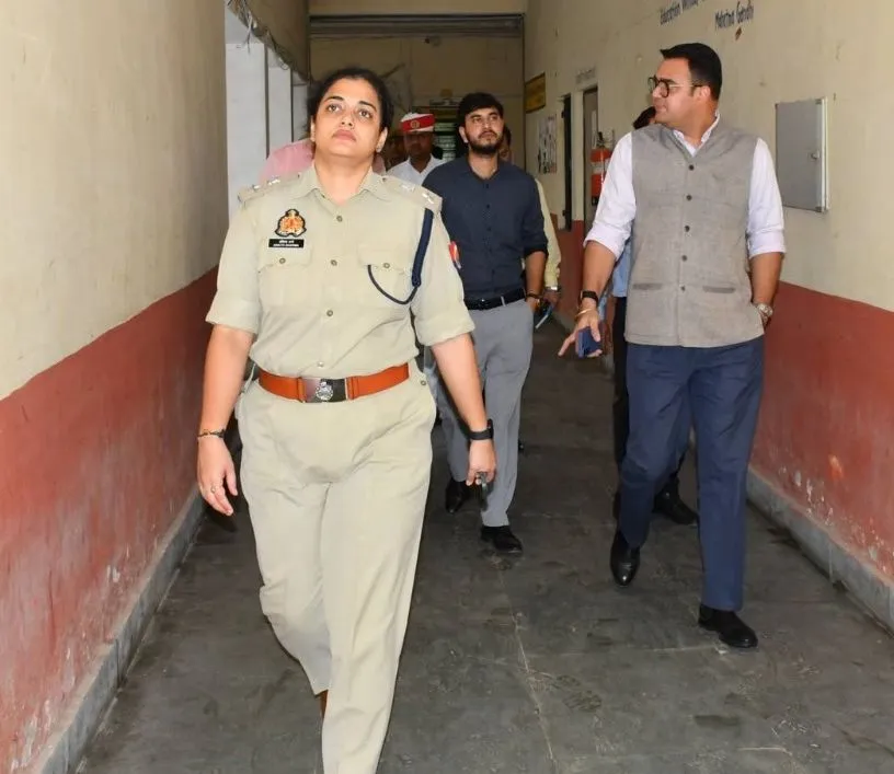 डीएम ने किया टीईटी परीक्षा केंद्रों का औचक निरीक्षण 