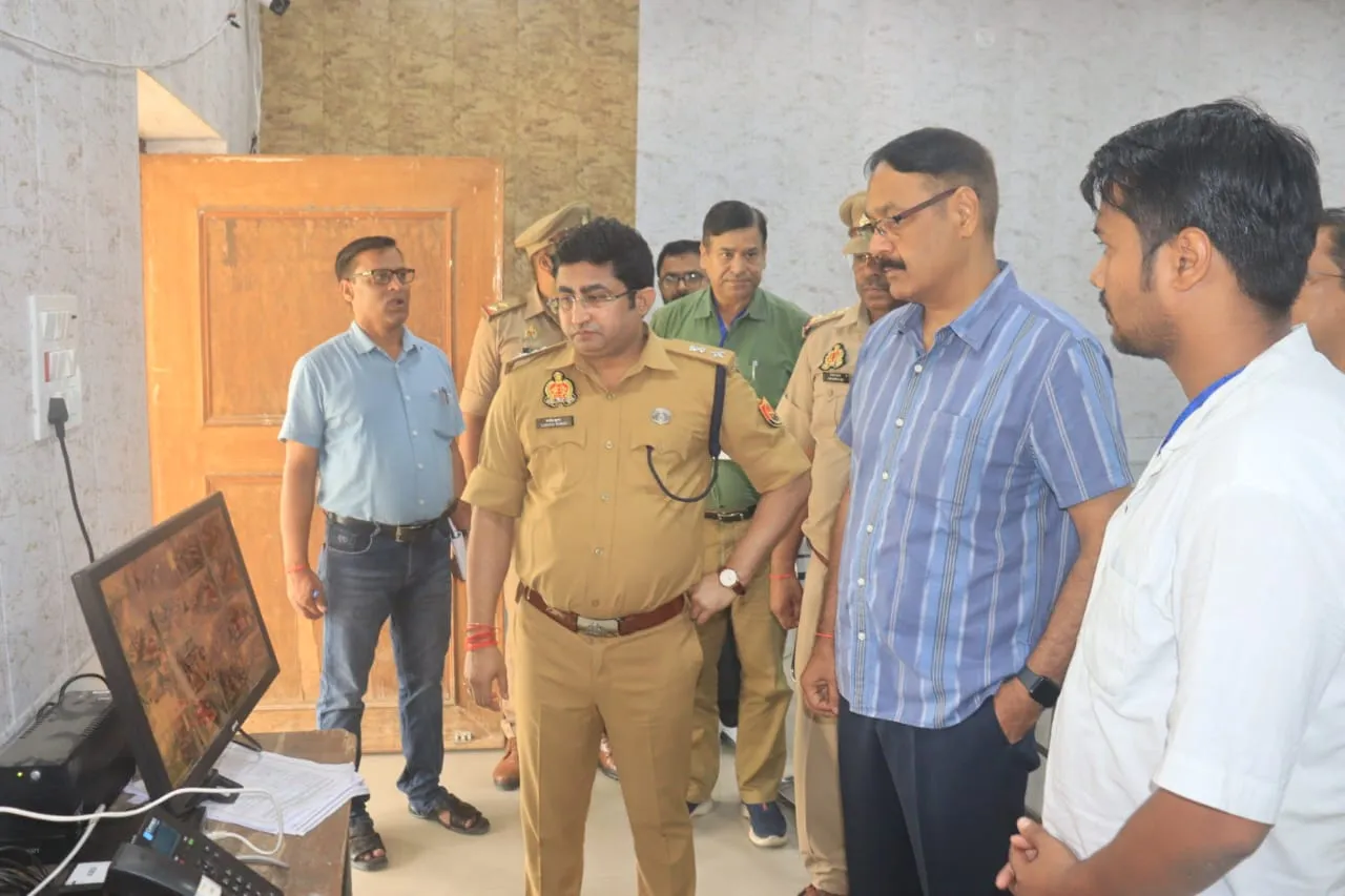 डीएम एसपी द्वारा टीईटी परीक्षा संचालन का किया गया निरीक्षण