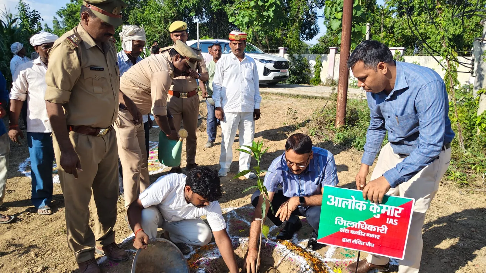 डीएम द्वारा आईटीआई का किया गया निरीक्षण, परिसर में किया गया वृक्षारोपण