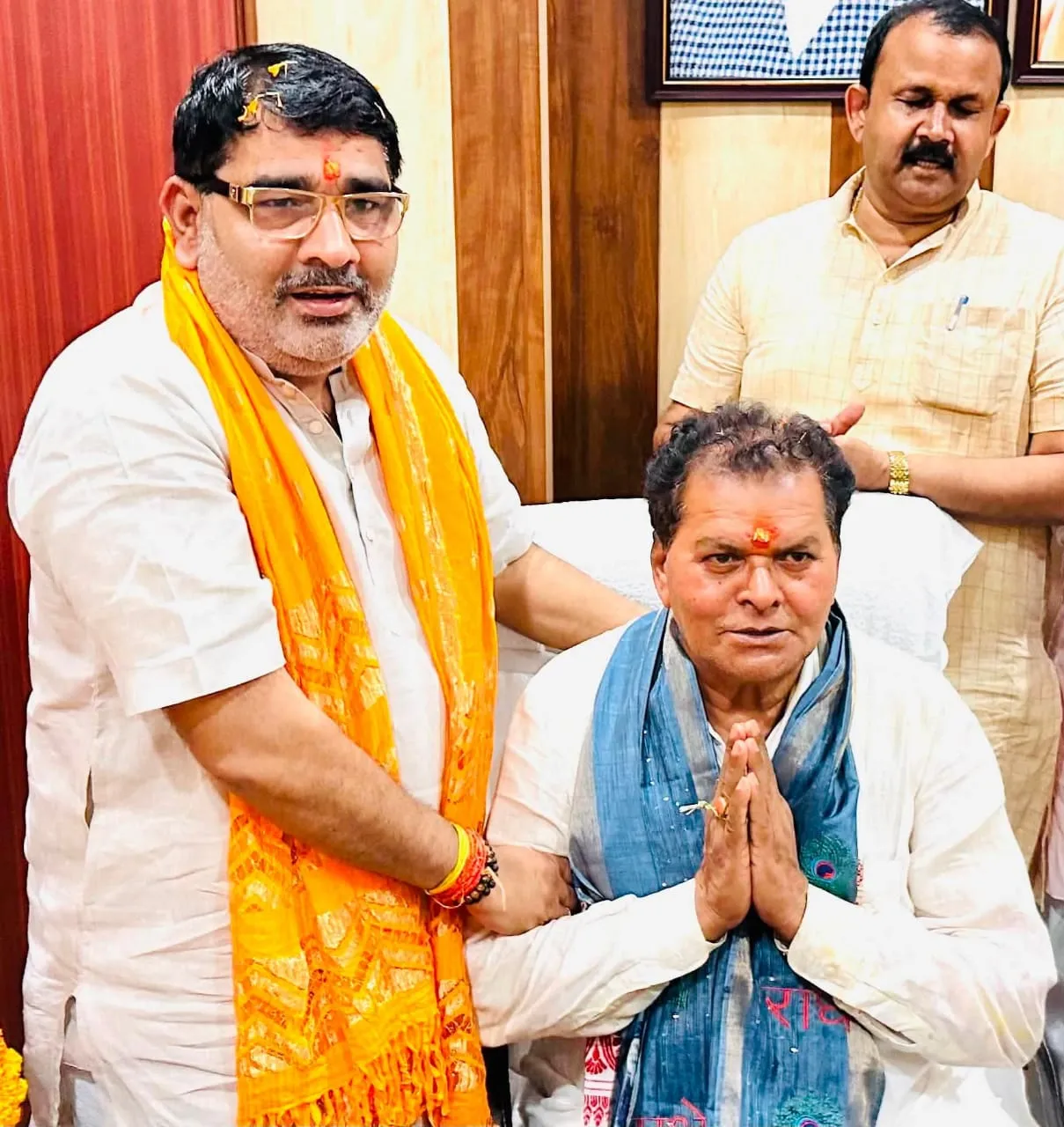 नारियल फोड़ व पूजन अर्चन कर क्षेत्रीय अध्यक्ष ने किया पदभार ग्रहण 
