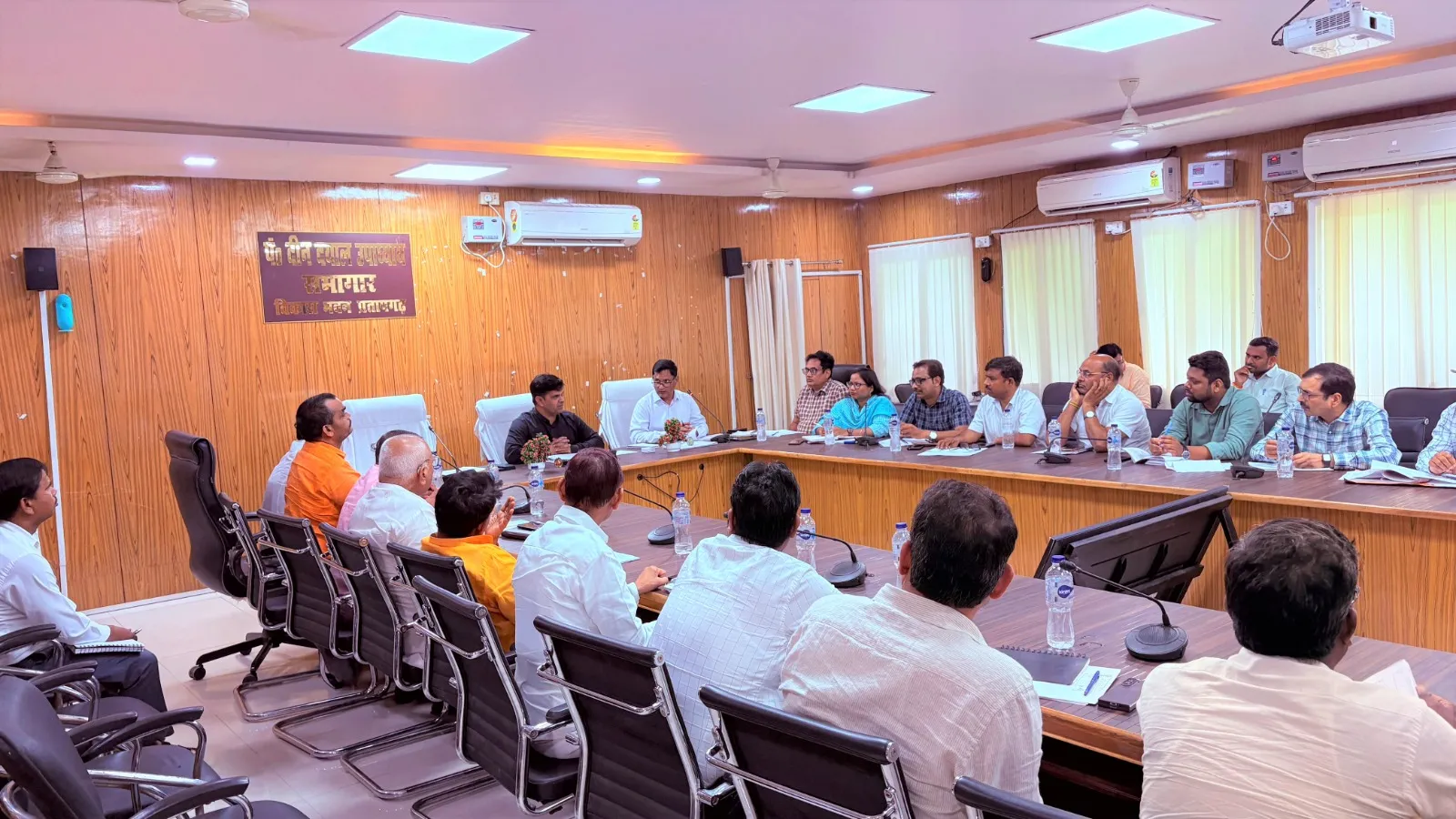सांसद-विधायक निधि के लंबित कार्यों पर सीडीओ की नाराजगी, कार्यदायी संस्थाओं को लगाई फटकार