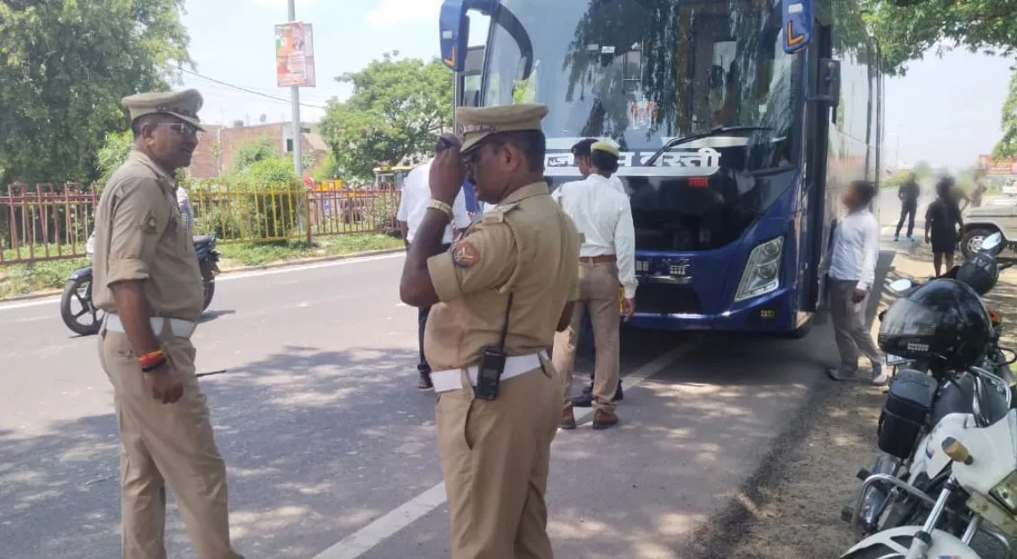 डग्गामार और स्लीपर बसों के खिलाफ अभियान में  01 लाख 11 हजार रु0 का किया गया चालान