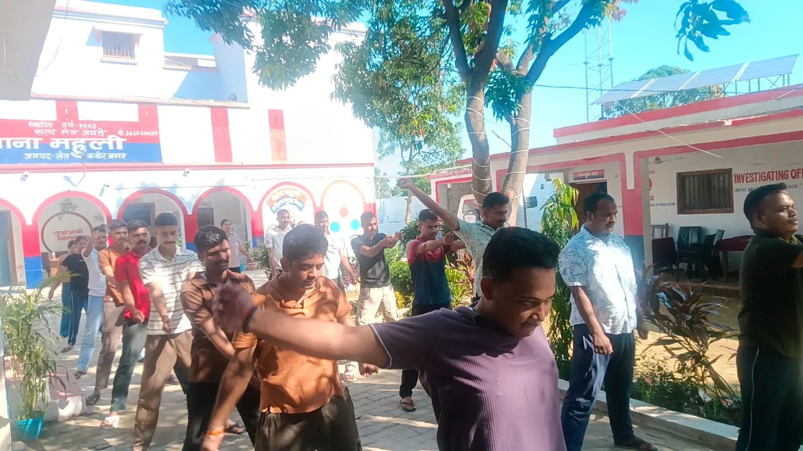 थाना महुली में फिट पुलिस–सशक्त पुलिस की भावना के साथ व्यायाम