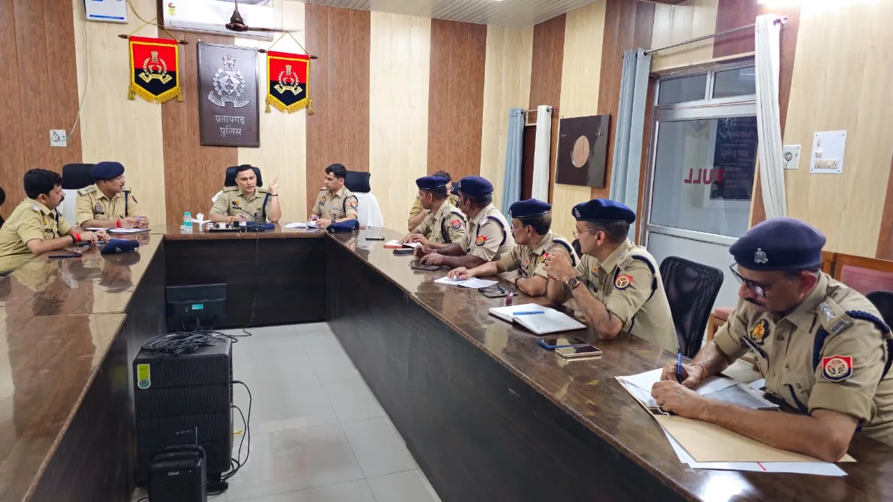 मुख्यमंत्री योगी आदित्यनाथ के प्रस्तावित आगमन के दृष्टिगत पुलिस अधीक्षक द्वारा पुलिस लाइन स्थित सई कॉम्प्लेक्स में सुरक्षा व्यवस्था की समीक्षा बैठक आयोजित हुई